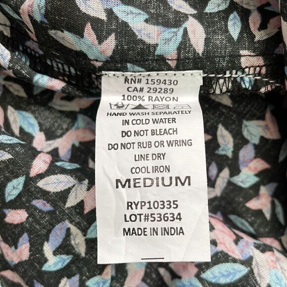 NWT Elan black leave print flowy crop top size women’s medium - Picture 4 of 5